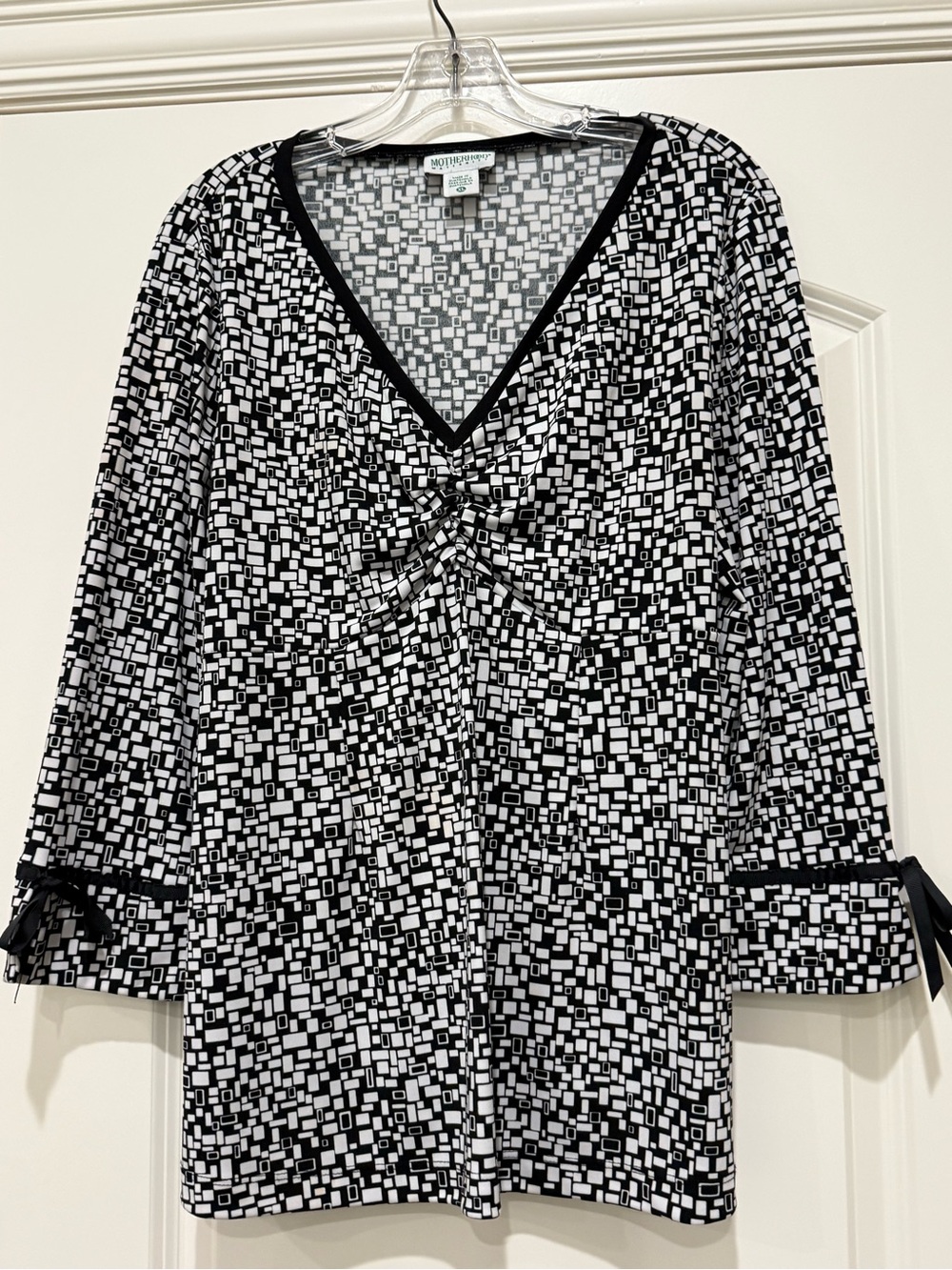 Maternity Motherhood Black/White Geometric V-Neck Blouse 3/4 Sleeve X-Large